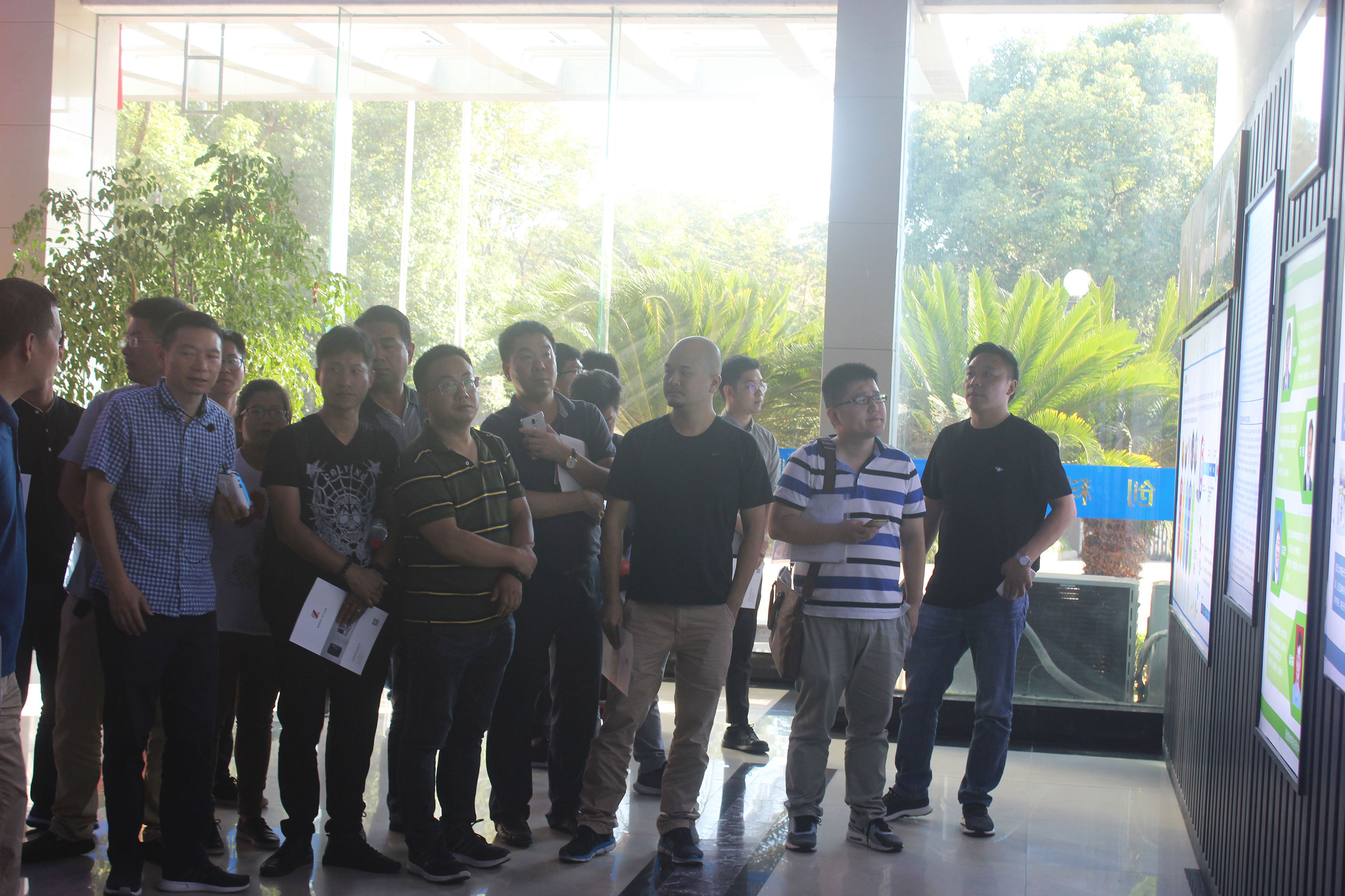 慈溪市工業(yè)設(shè)計(jì)協(xié)會(huì)一行蒞臨浙創(chuàng)科技參觀訪問(wèn)